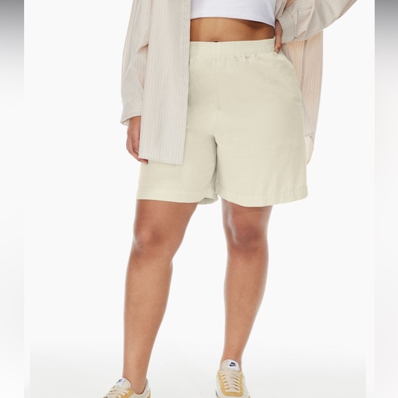 Aritzia 7” Short, M - Picture 1 of 5